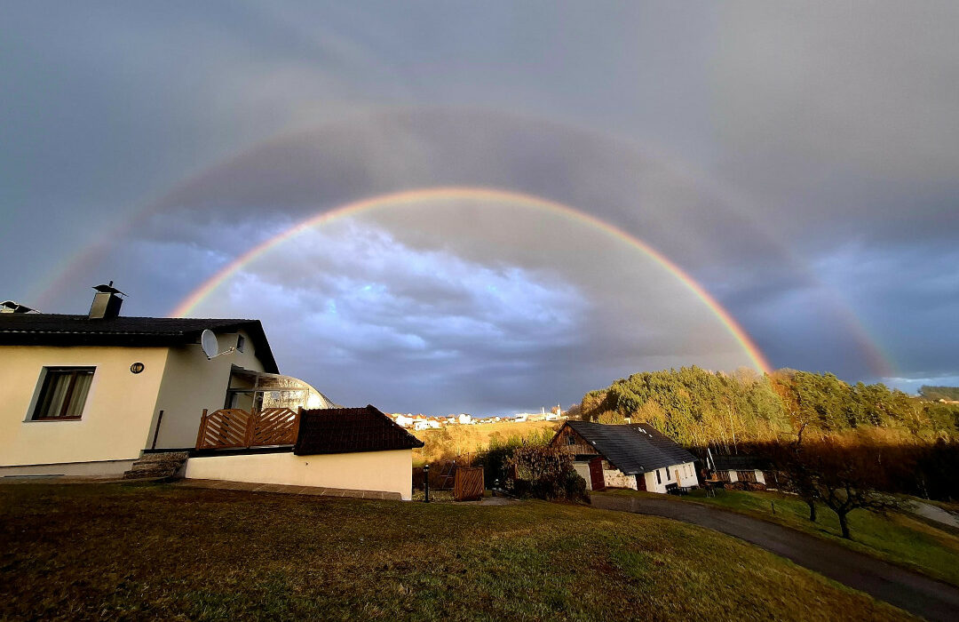 Platz 3 - Manfred Pichler - Blick auf Gutau durch einen Regenbogen